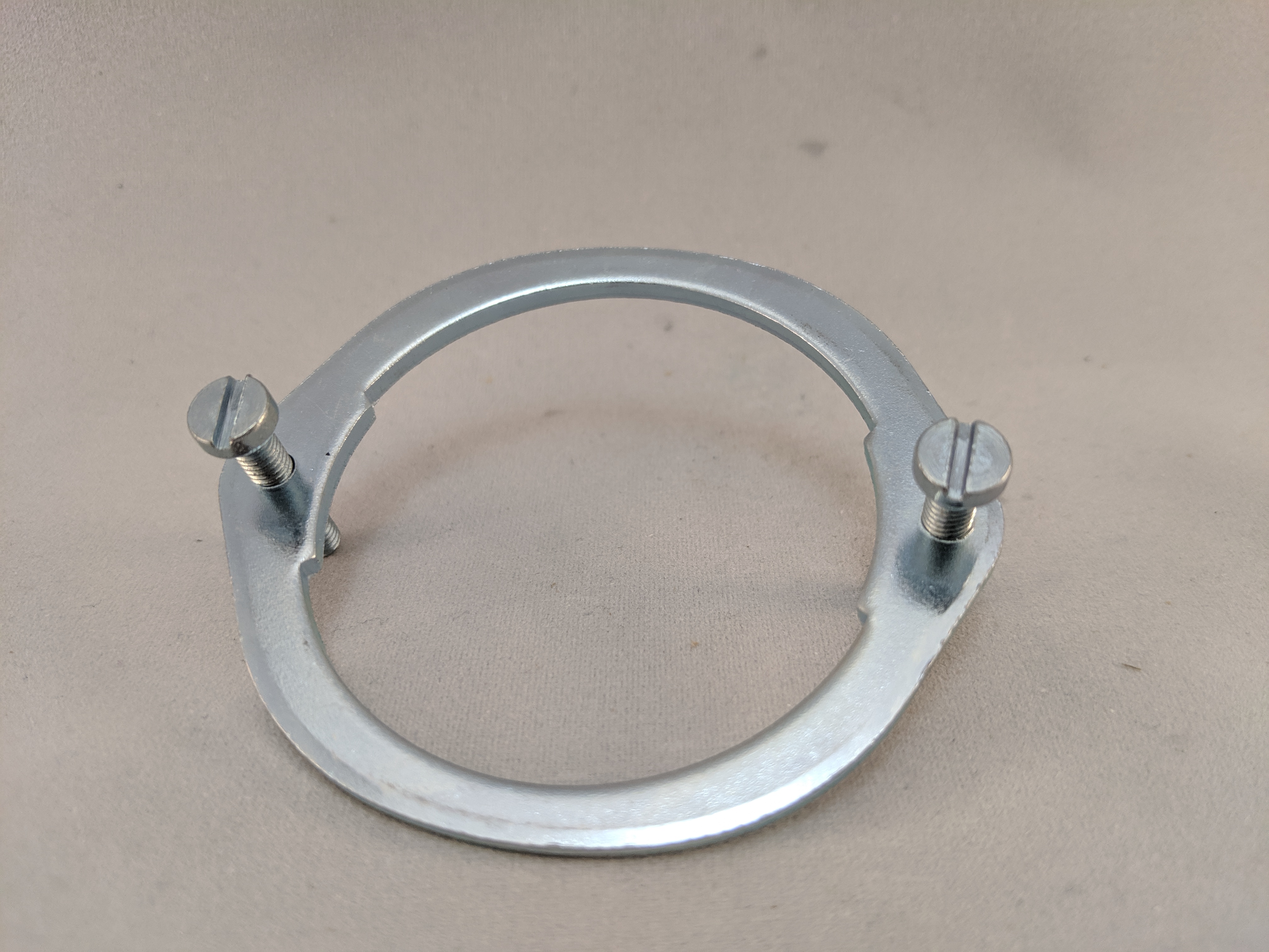 PANEL MOUNT CLAMP FOR 20.110 SERIES 2" PRESSURE GAUGE